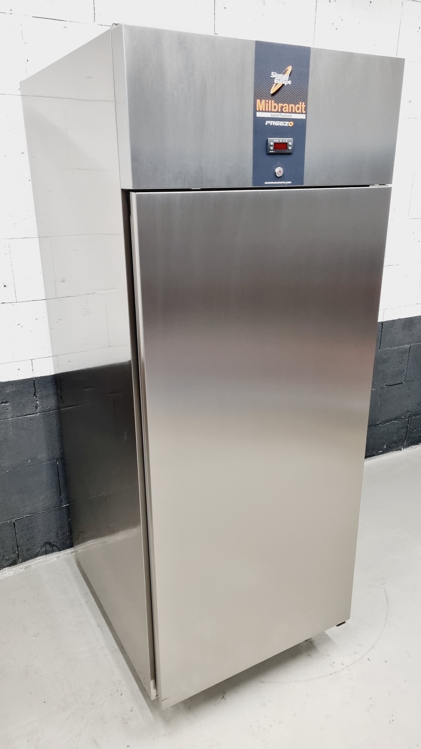Backwarentiefkühlschrank 680F