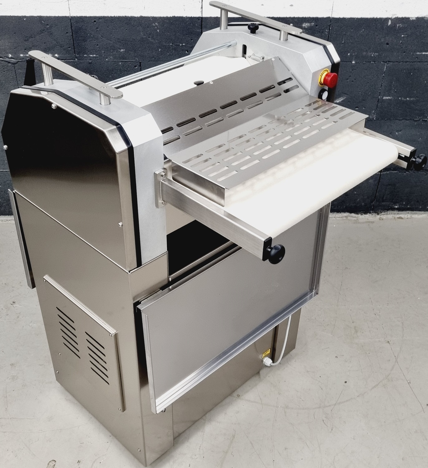 Hörnchenwickelmaschine HWM 50 R NEU Hörnchenwickelmaschine HWM 50 R NEU