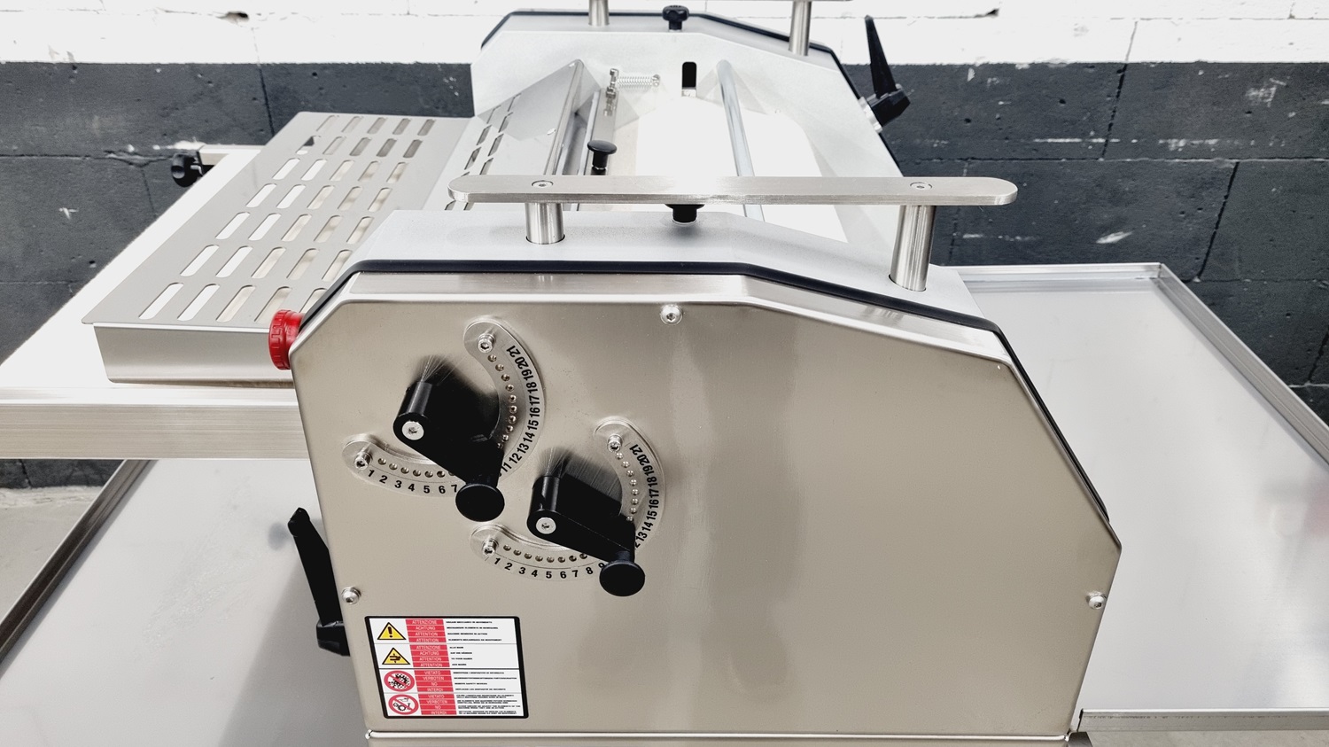 Hörnchenwickelmaschine HWM 50 R NEU Hörnchenwickelmaschine HWM 50 R NEU