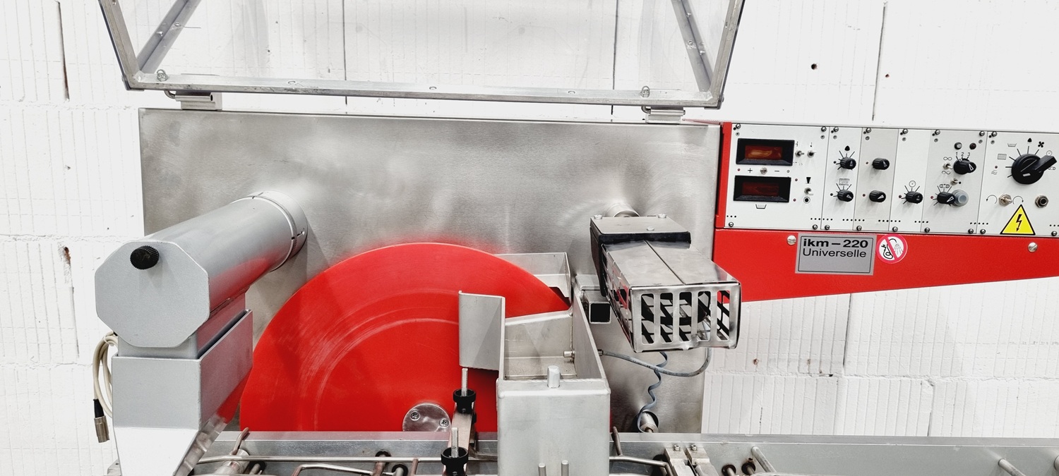 Schokoladenüberziehmaschine IKM 220 Schokoladenüberziehmaschine IKM 220