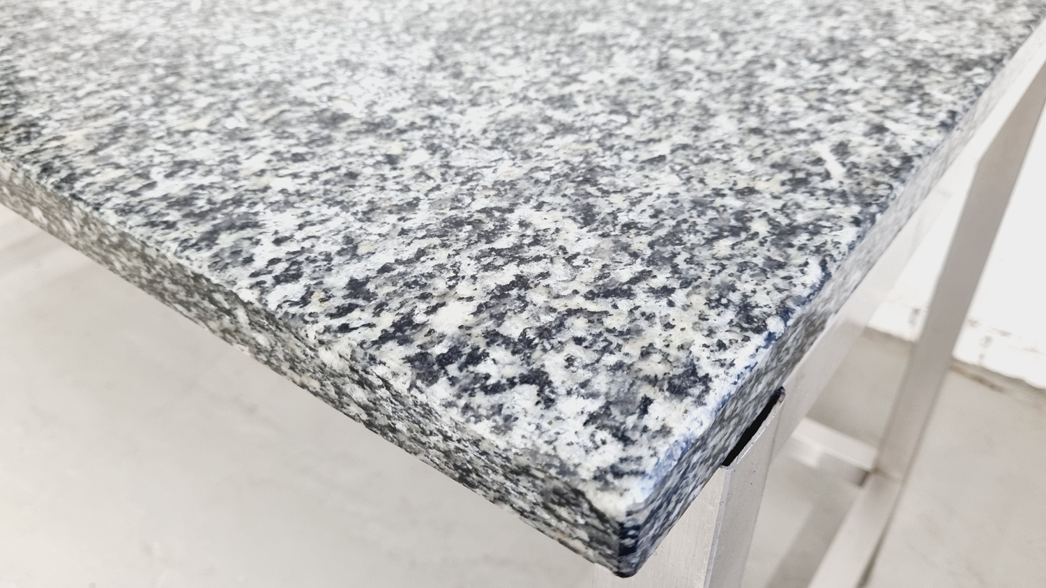 Arbeitstisch AT 2000 mit Granitplatte